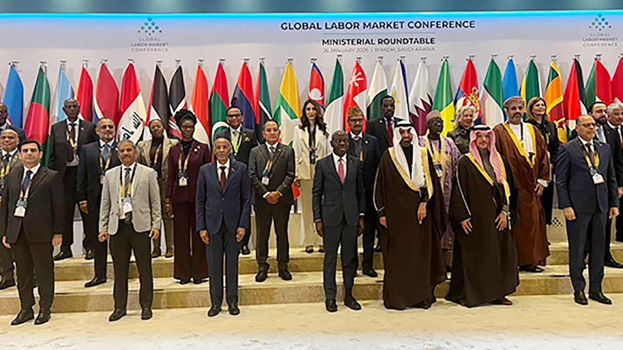 দক্ষ জনশক্তি গড়ে তুলতে বাংলাদেশ বদ্ধপরিকর : আসিফ নজরুল